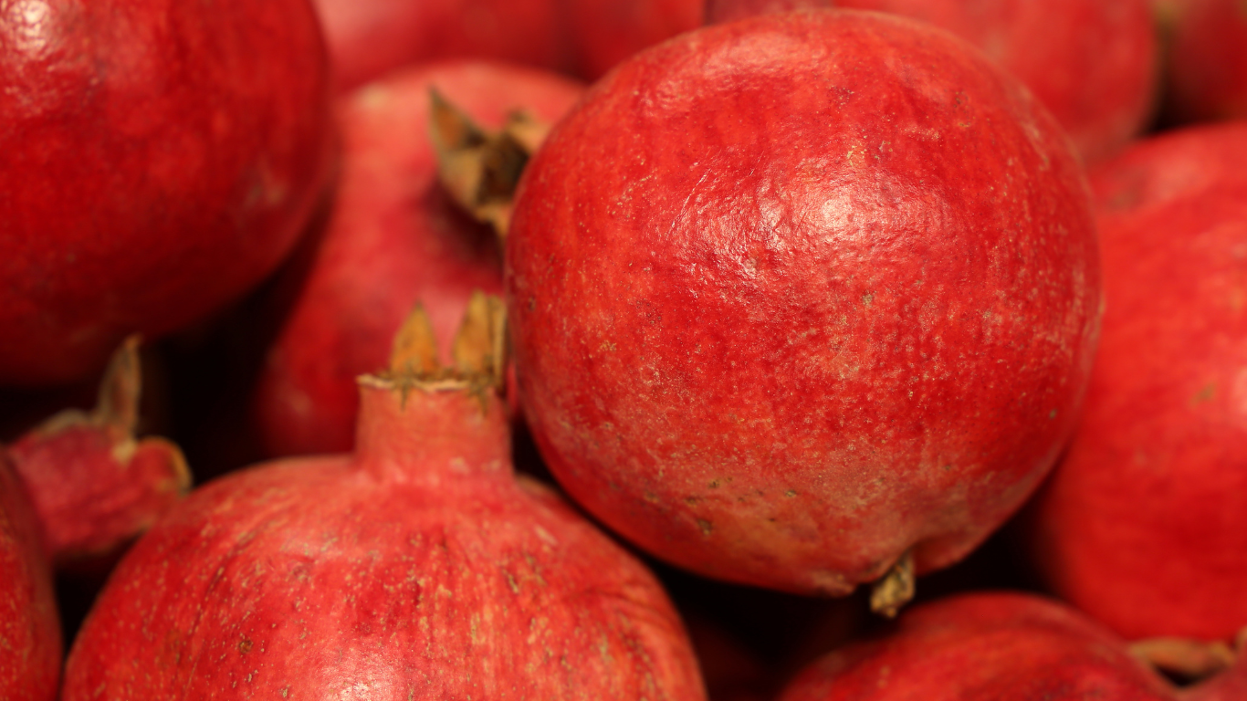 Premium Export Grade Pomegranates India